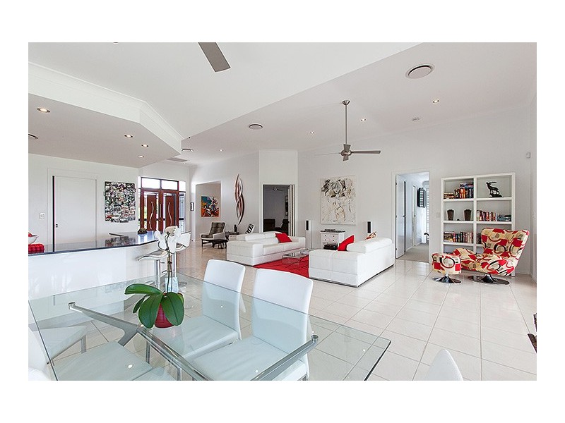 8 Lakeside Drive, Peregian Springs QLD 4573