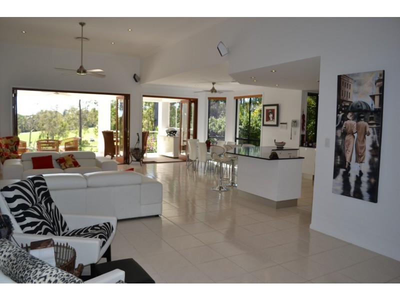 8 Lakeside Drive, Peregian Springs QLD 4573