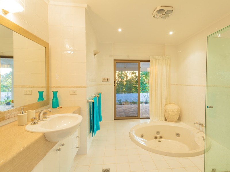 116 Lone Hand Rd, Eumundi QLD 4562