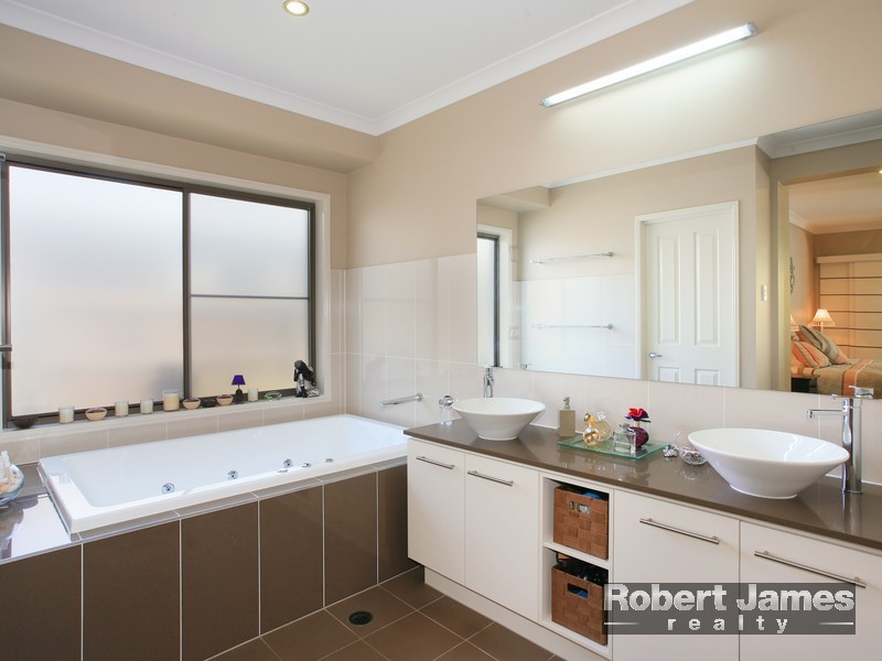 13 Augusta Circuit, Peregian Springs QLD 4573