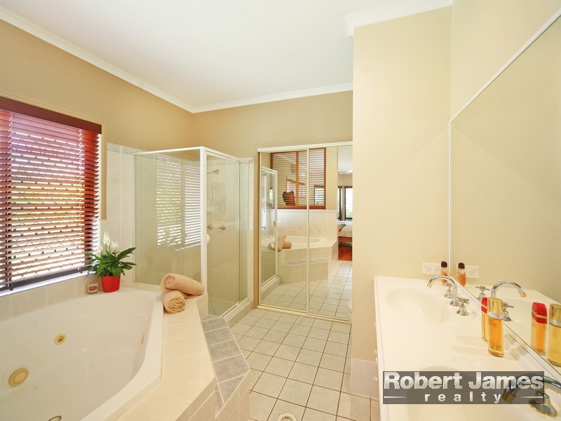 10 Craigslea Court, Cooroibah QLD 4565