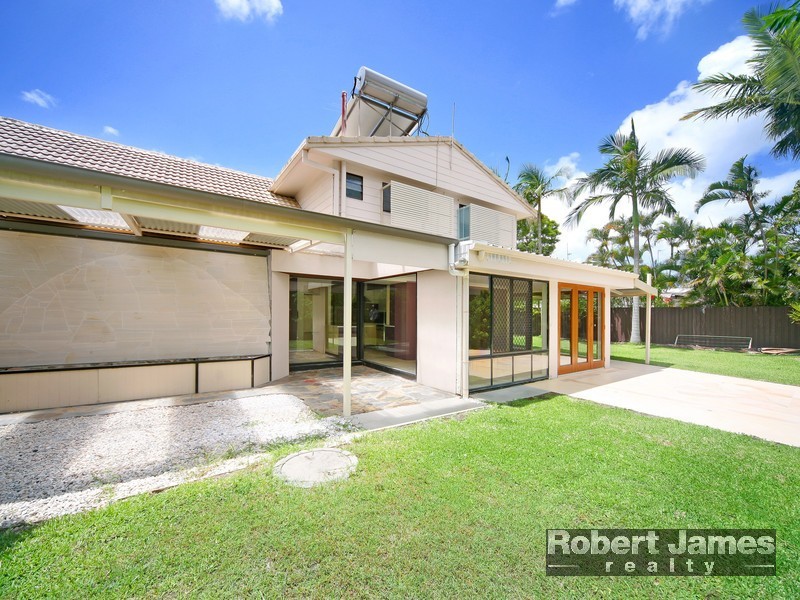 11 Poinciana Avenue, Tewantin QLD 4565