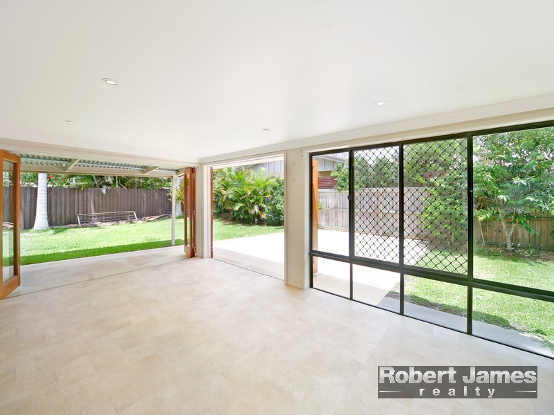 11 Poinciana Avenue, Tewantin QLD 4565