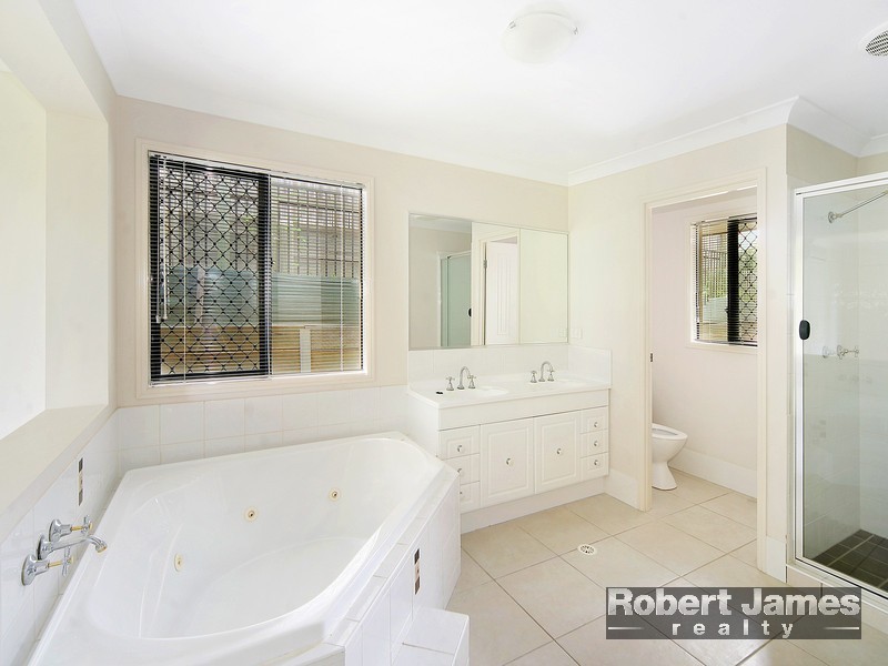 24 Kensington Drive, Cooroy QLD 4563