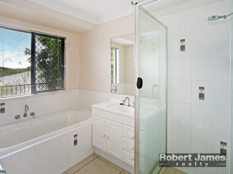 24 Kensington Drive, Cooroy QLD 4563