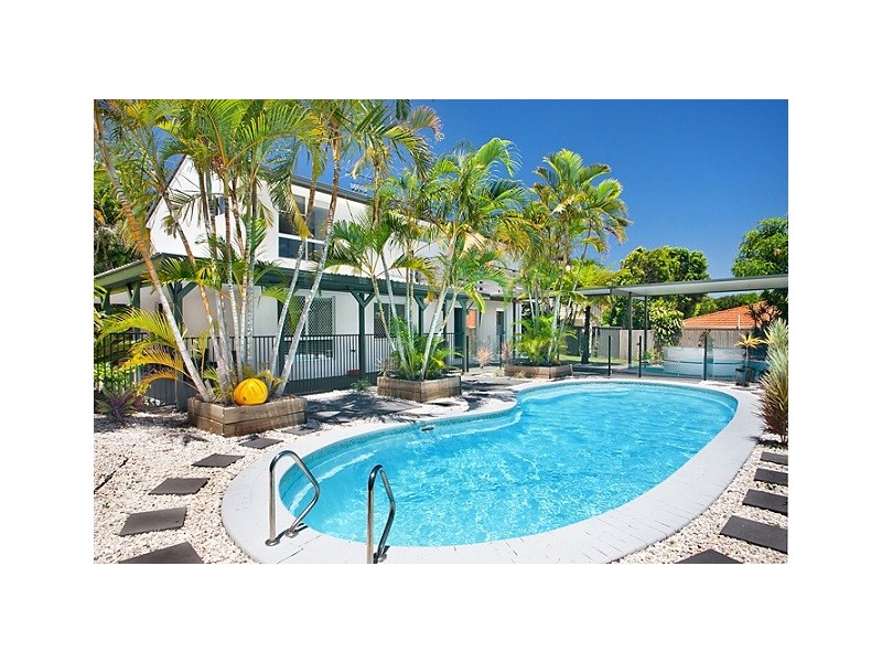 21 Wavecrest Drive, Castaways Beach QLD 4567