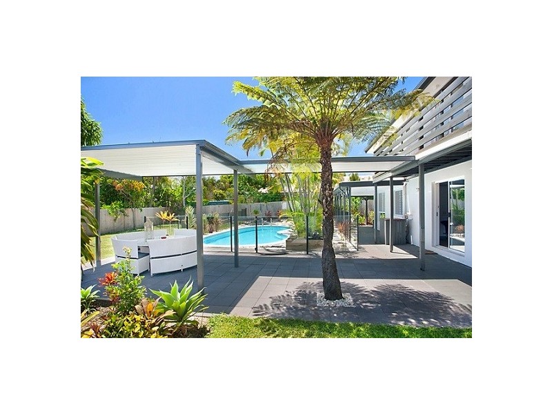 21 Wavecrest Drive, Castaways Beach QLD 4567