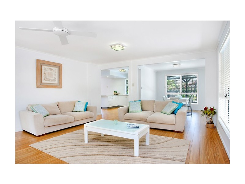 21 Wavecrest Drive, Castaways Beach QLD 4567