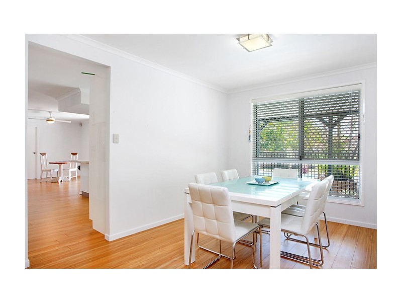 21 Wavecrest Drive, Castaways Beach QLD 4567