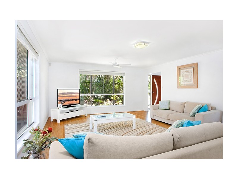 21 Wavecrest Drive, Castaways Beach QLD 4567