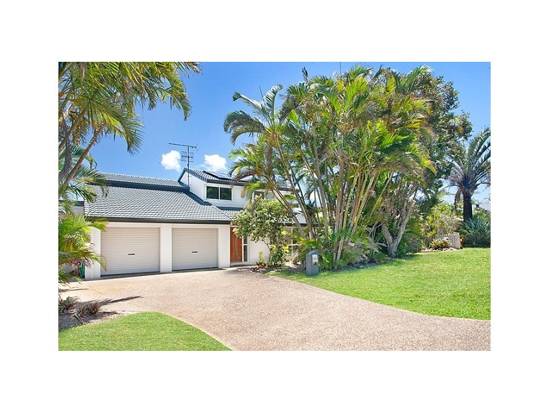21 Wavecrest Drive, Castaways Beach QLD 4567
