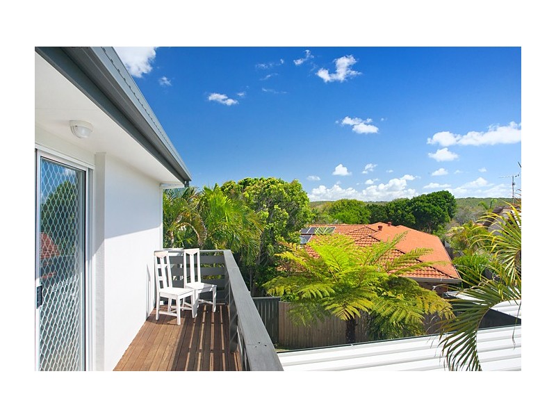 21 Wavecrest Drive, Castaways Beach QLD 4567