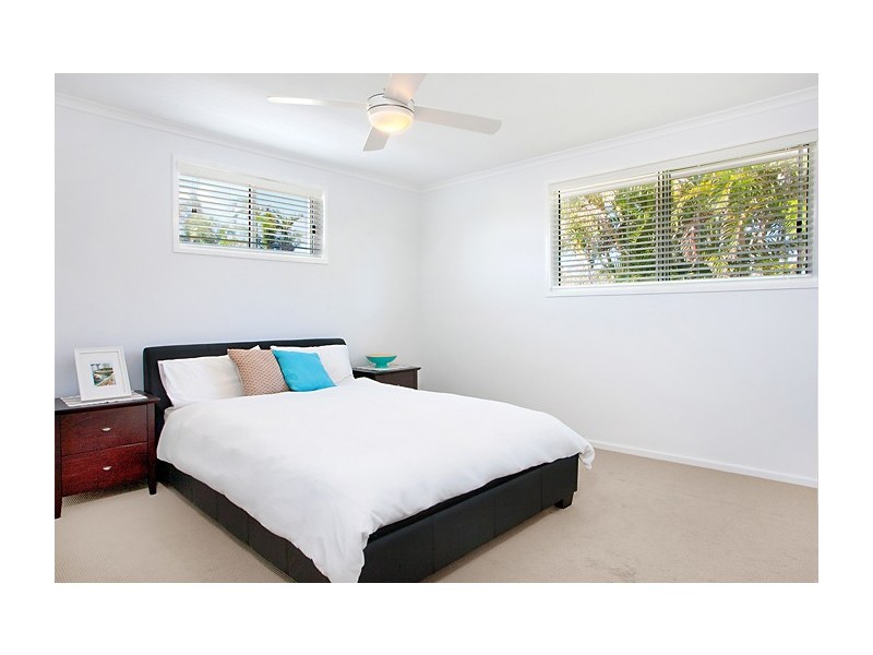 21 Wavecrest Drive, Castaways Beach QLD 4567