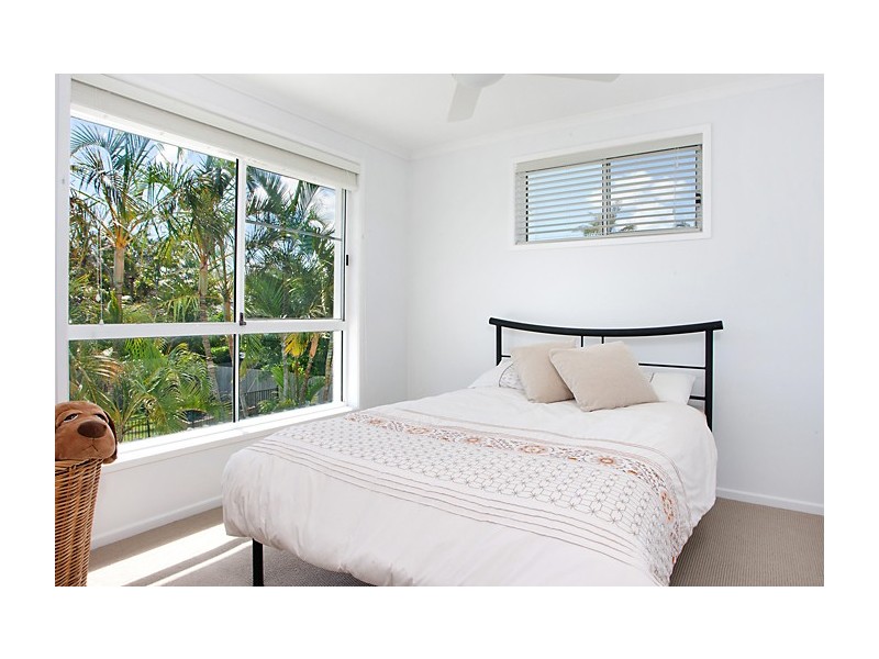 21 Wavecrest Drive, Castaways Beach QLD 4567