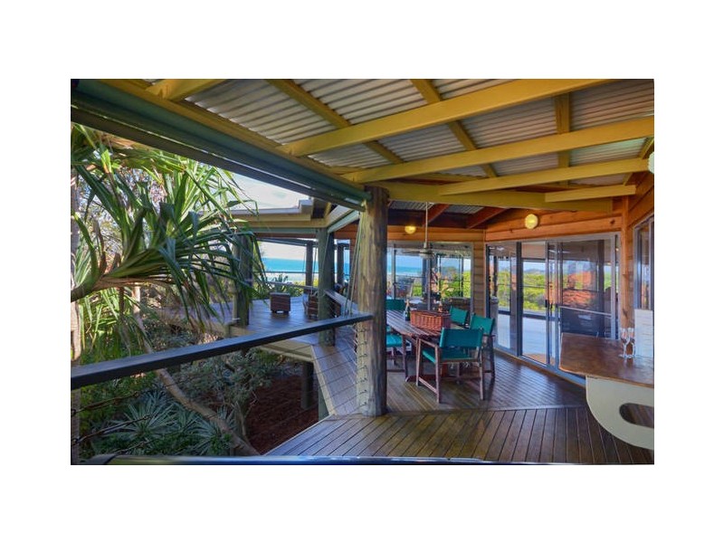 14 Crusoe Court, Castaways Beach QLD 4567