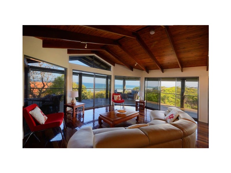 14 Crusoe Court, Castaways Beach QLD 4567