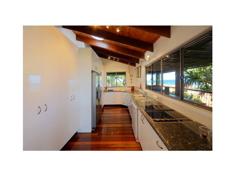 14 Crusoe Court, Castaways Beach QLD 4567