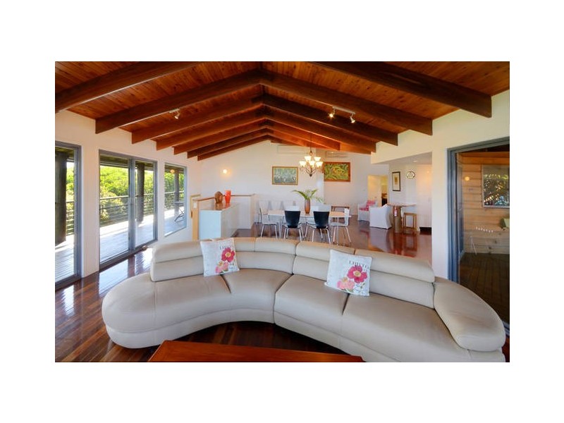 14 Crusoe Court, Castaways Beach QLD 4567