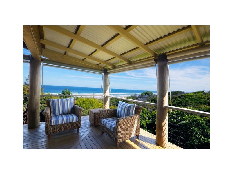 14 Crusoe Court, Castaways Beach QLD 4567