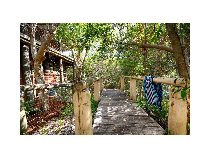 14 Crusoe Court, Castaways Beach QLD 4567