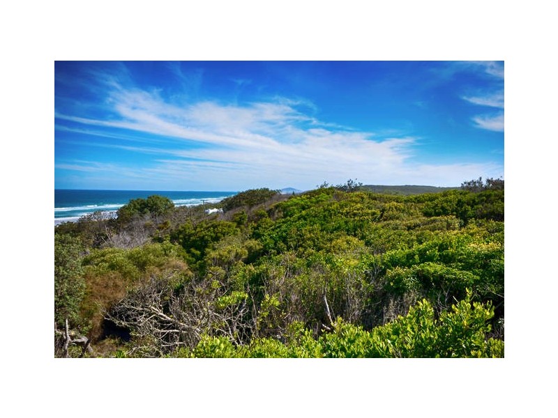 14 Crusoe Court, Castaways Beach QLD 4567