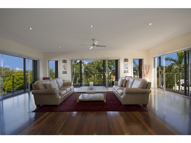 2 Seafarer Court, Castaways Beach QLD 4567