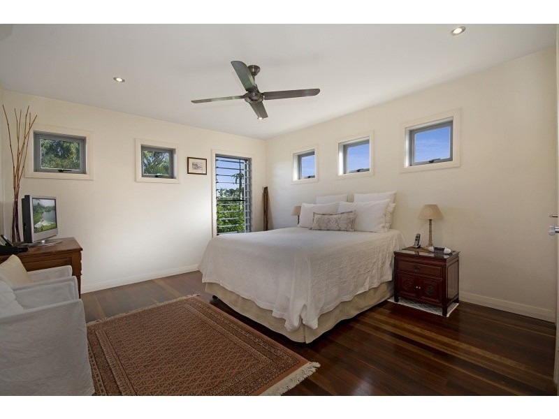 2 Seafarer Court, Castaways Beach QLD 4567