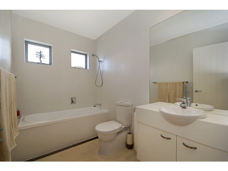 2 Seafarer Court, Castaways Beach QLD 4567