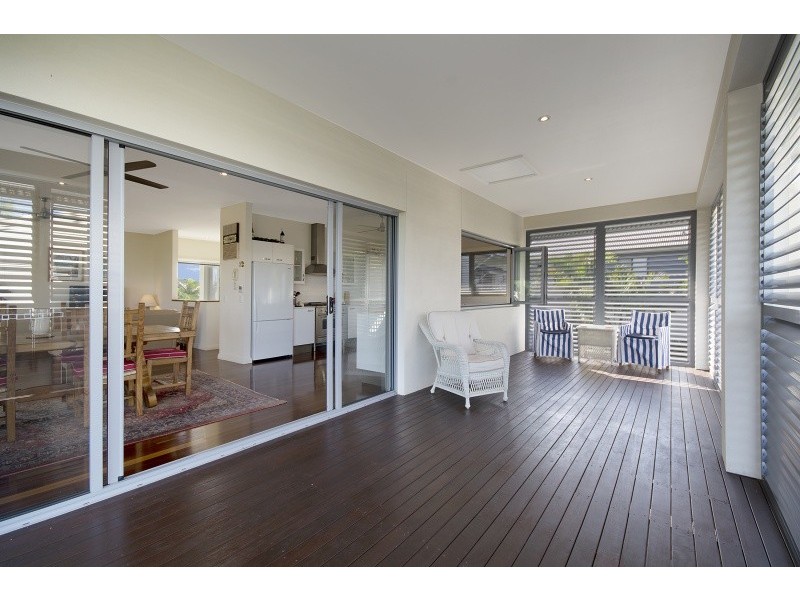2 Seafarer Court, Castaways Beach QLD 4567