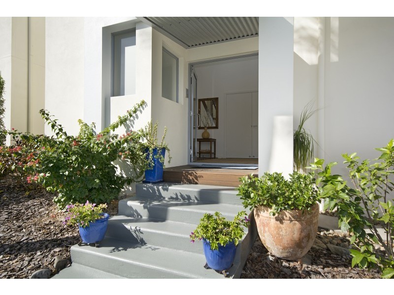 2 Seafarer Court, Castaways Beach QLD 4567