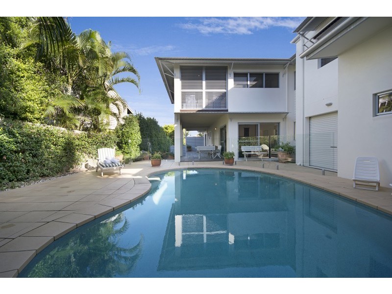 2 Seafarer Court, Castaways Beach QLD 4567
