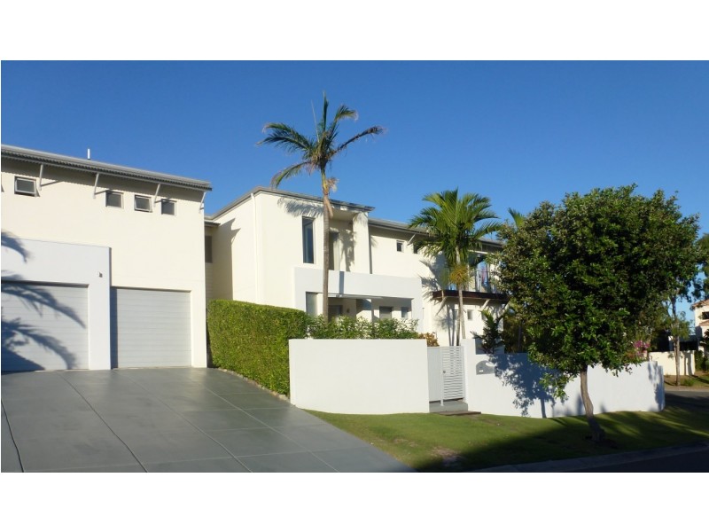 2 Seafarer Court, Castaways Beach QLD 4567