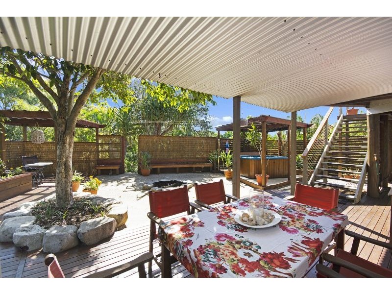 3 Coconut Grove, Castaways Beach QLD 4567