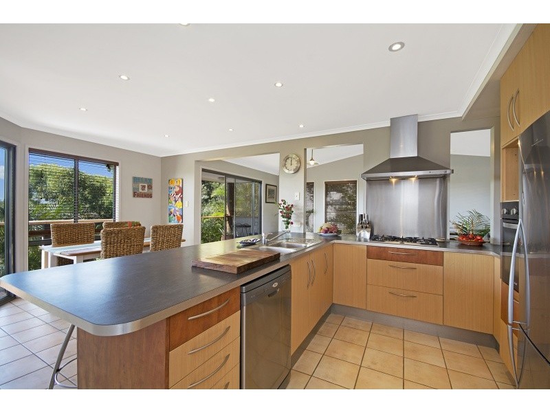 3 Coconut Grove, Castaways Beach QLD 4567