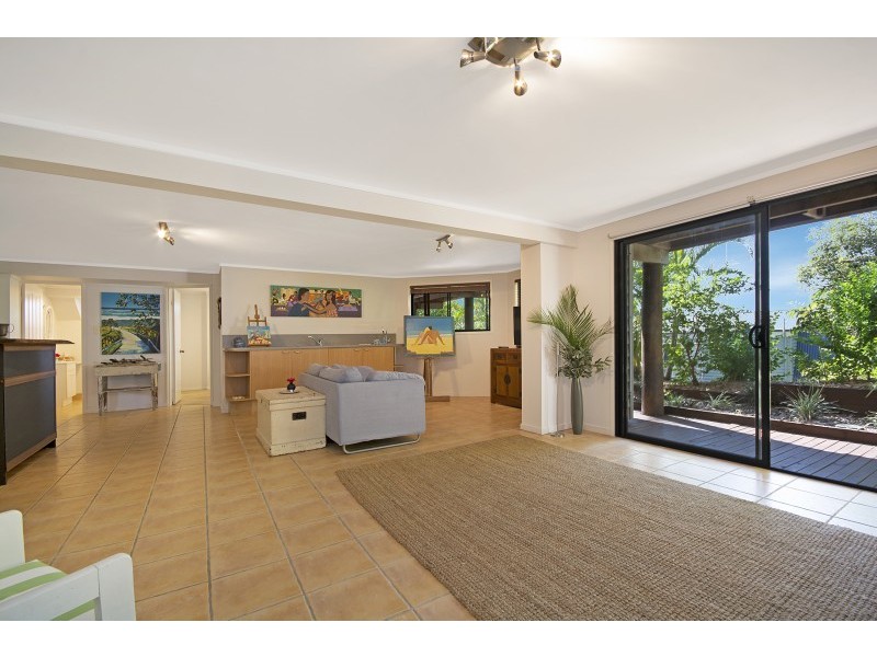 3 Coconut Grove, Castaways Beach QLD 4567