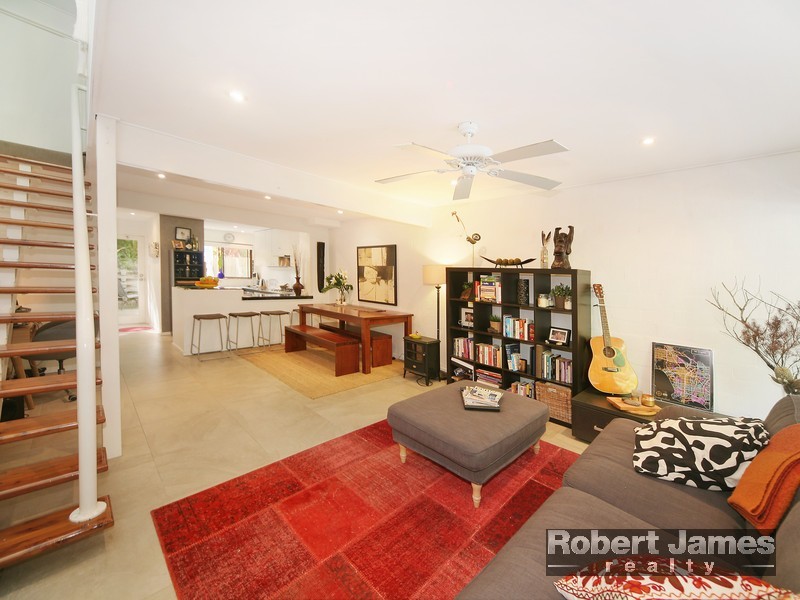 2/6 Ray Street, Sunshine Beach QLD 4567