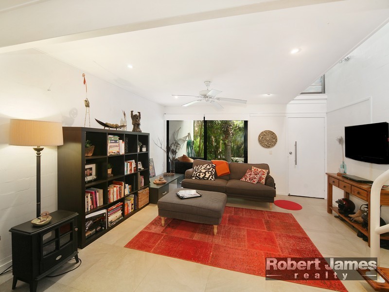 2/6 Ray Street, Sunshine Beach QLD 4567