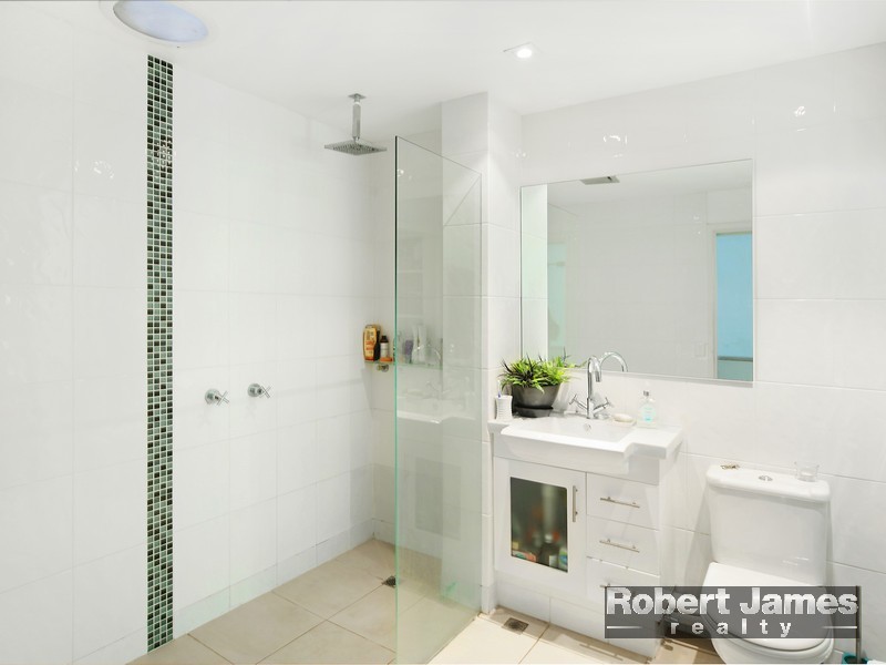 2/6 Ray Street, Sunshine Beach QLD 4567