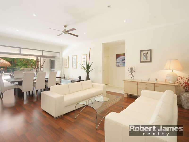 35 Coral Fern Dr, Cooroibah QLD 4565