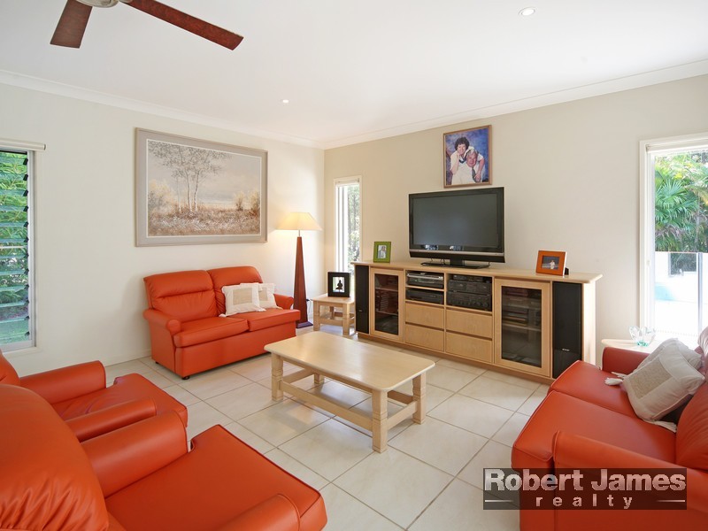 35 Coral Fern Dr, Cooroibah QLD 4565