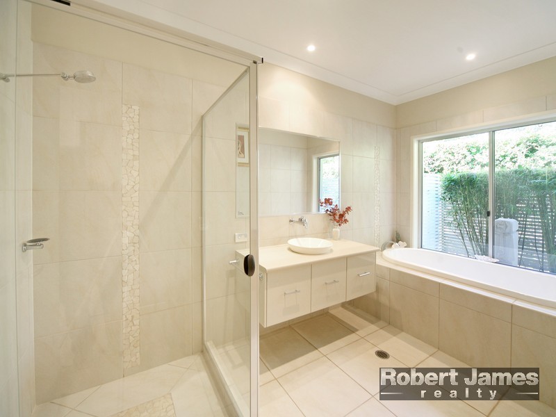 35 Coral Fern Dr, Cooroibah QLD 4565