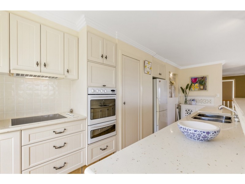 12 Orealla Crescent, Sunrise Beach QLD 4567