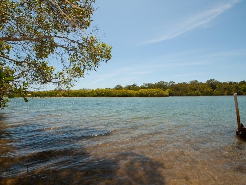 95 Lake Weyba Drive, Noosaville QLD 4566