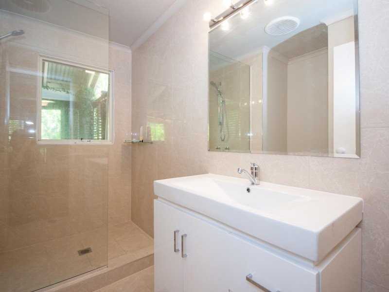 95 Lake Weyba Drive, Noosaville QLD 4566