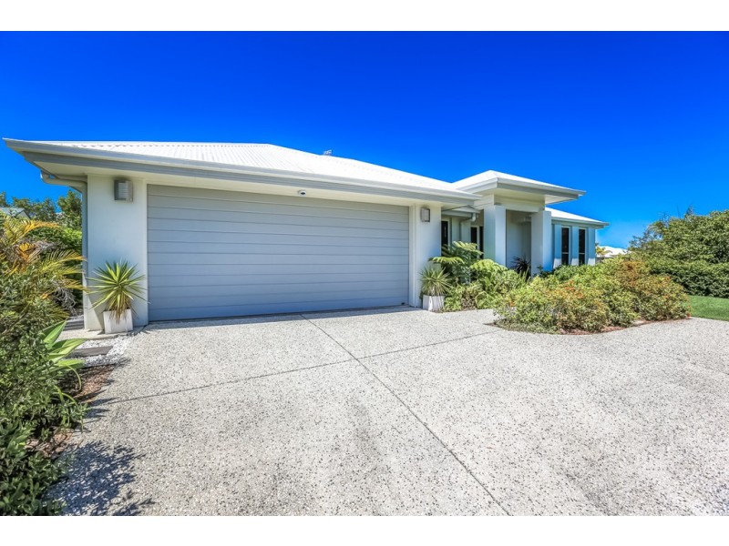 2 Maddens Crescent, Peregian Springs QLD 4573