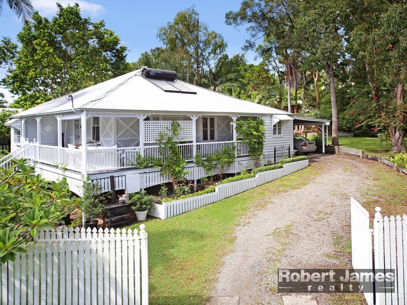2 Pines Avenue, Cooroibah QLD 4565