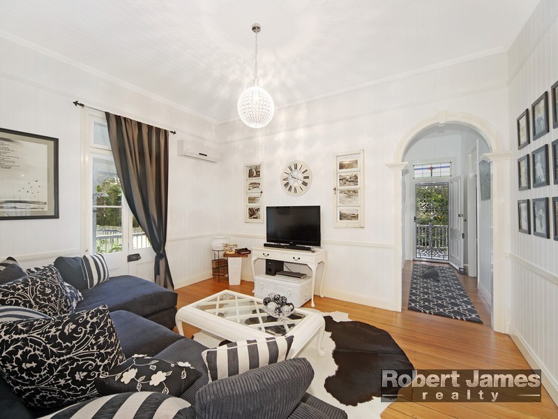 2 Pines Avenue, Cooroibah QLD 4565