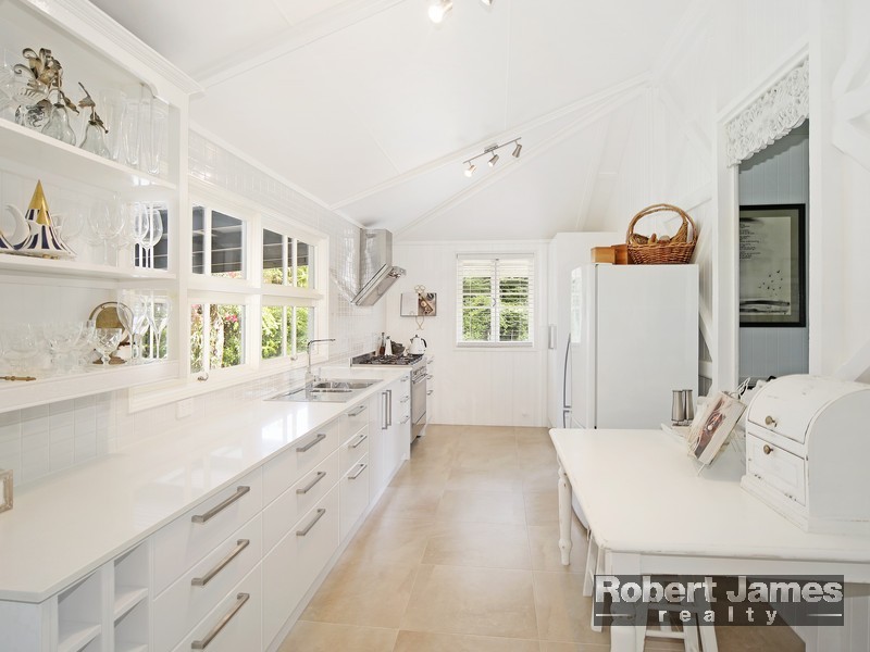 2 Pines Avenue, Cooroibah QLD 4565