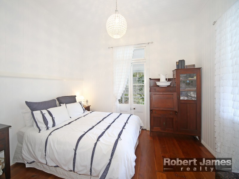 2 Pines Avenue, Cooroibah QLD 4565