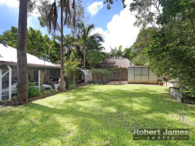 2 Pines Avenue, Cooroibah QLD 4565